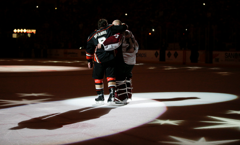 Illustration for article titled Teemu Selanne And Jean-Sebastien Giguere Say Goodbye With A Victory Lap